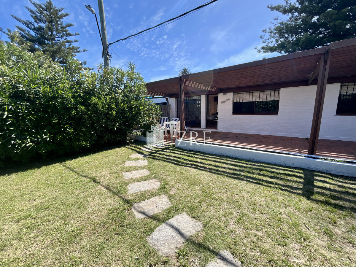 Casa ID.689 - Venta casa 3 dormitorios, La barra. Punta del Este 