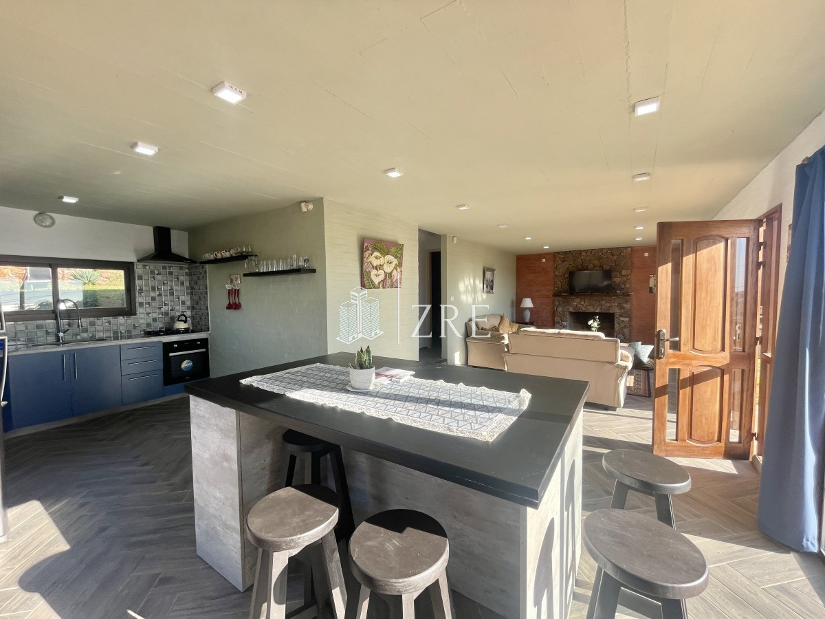 Casa ID.185 - Venta Casa - 3 dormitorios - Pileta y parrillero - Piriapolis 