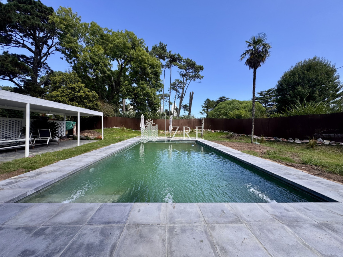 Casa ID.1350 - Venta casa 7 dormitorios, Cantegril, Punta del Este