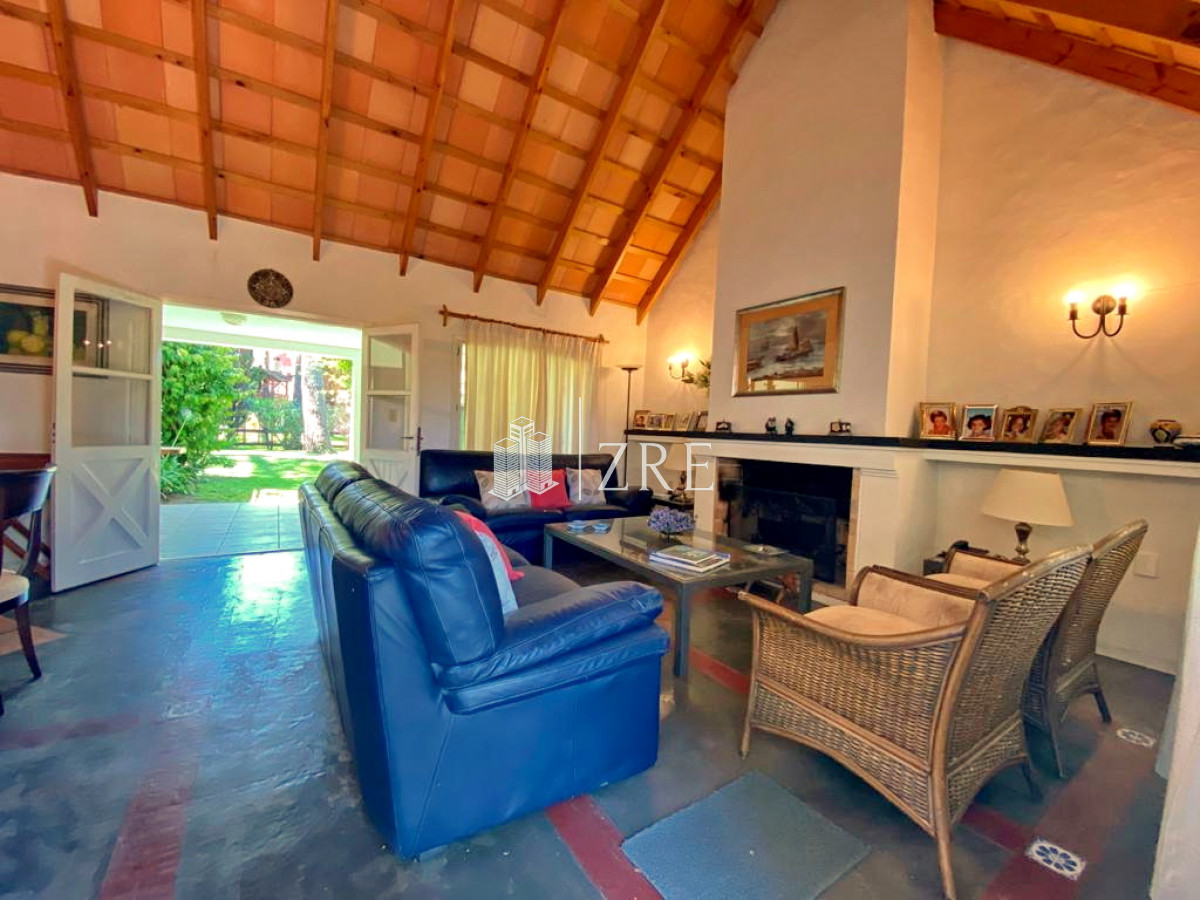 Casa ID.395 - Venta Casa en Brava, 3 dormitorios *