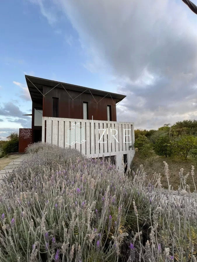 Casa ID.945 - Venta casa 5 dormitorios Punta Piedras, Manantiales