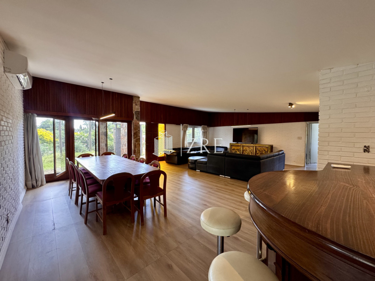 Casa ID.1350 - Venta casa 7 dormitorios, Cantegril, Punta del Este