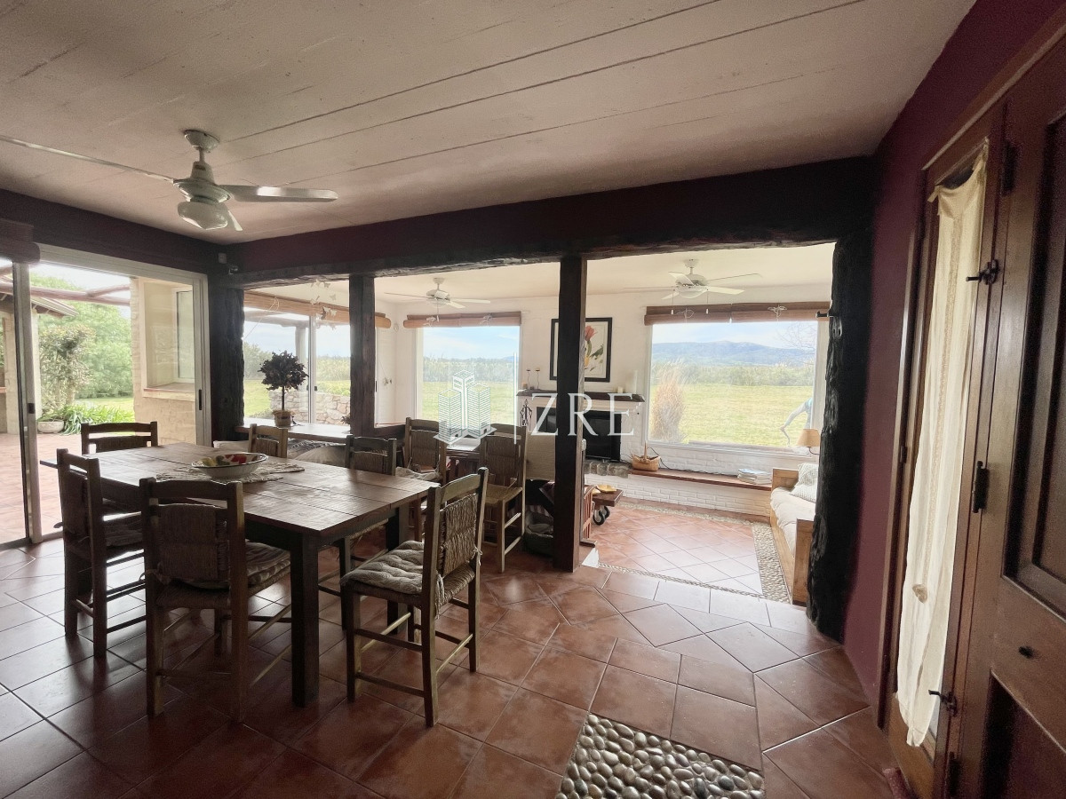 Casa ID.203 - Venta casa - 4 dormitorios. Piriapolis - Bella Vista 