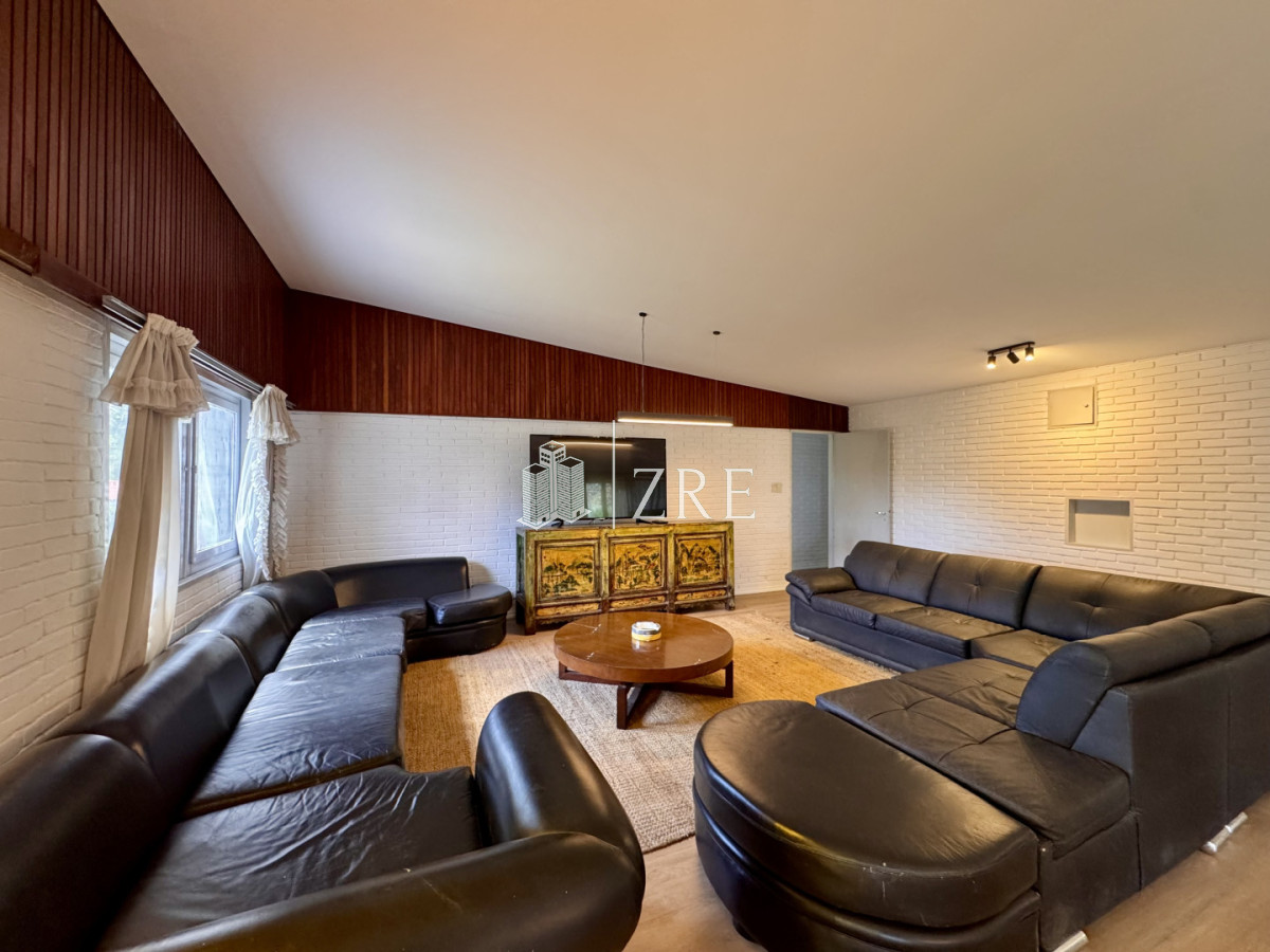 Casa ID.1350 - Venta casa 7 dormitorios, Cantegril, Punta del Este