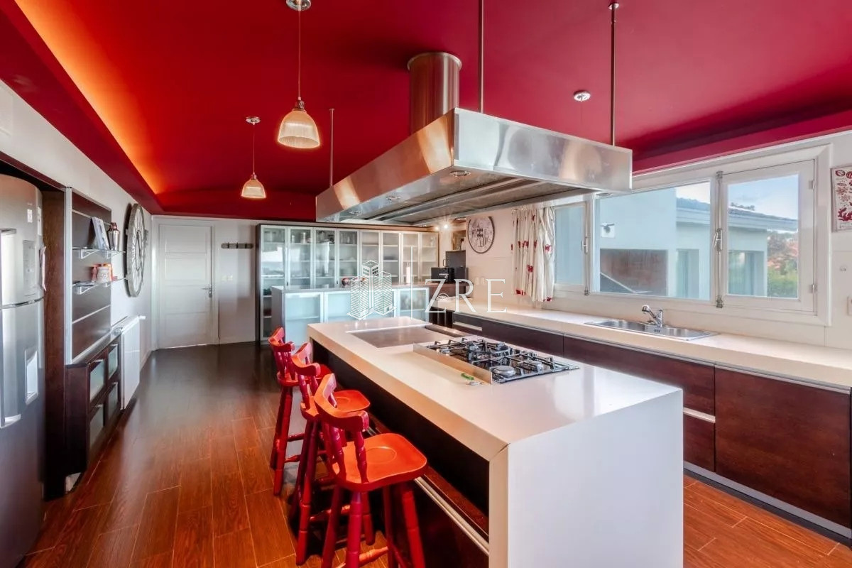 Casa ID.451 - Venta casa 8 dormitorios primera línea playa mansa Punta del Este