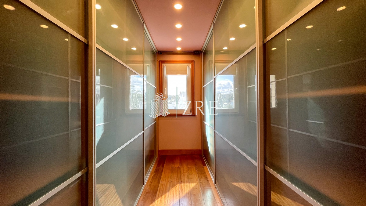 Casa ID.283 - Venta casa 10 dormitorios playa mansa Punta del Este