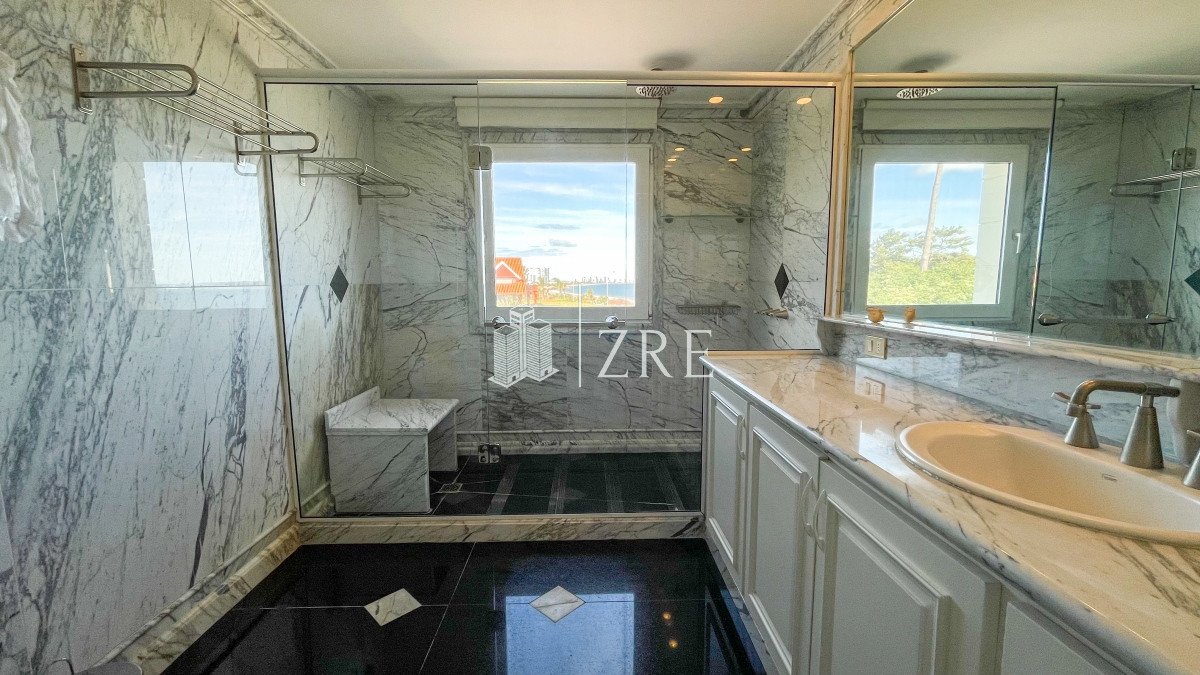 Casa ID.283 - Venta casa 10 dormitorios playa mansa Punta del Este