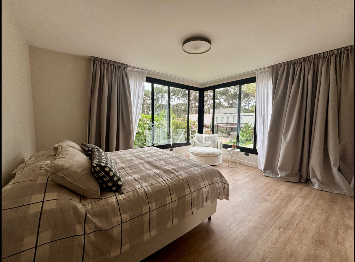 Casa ID.1353 - Casa moderna. 4 dormitorios. excelente estado 