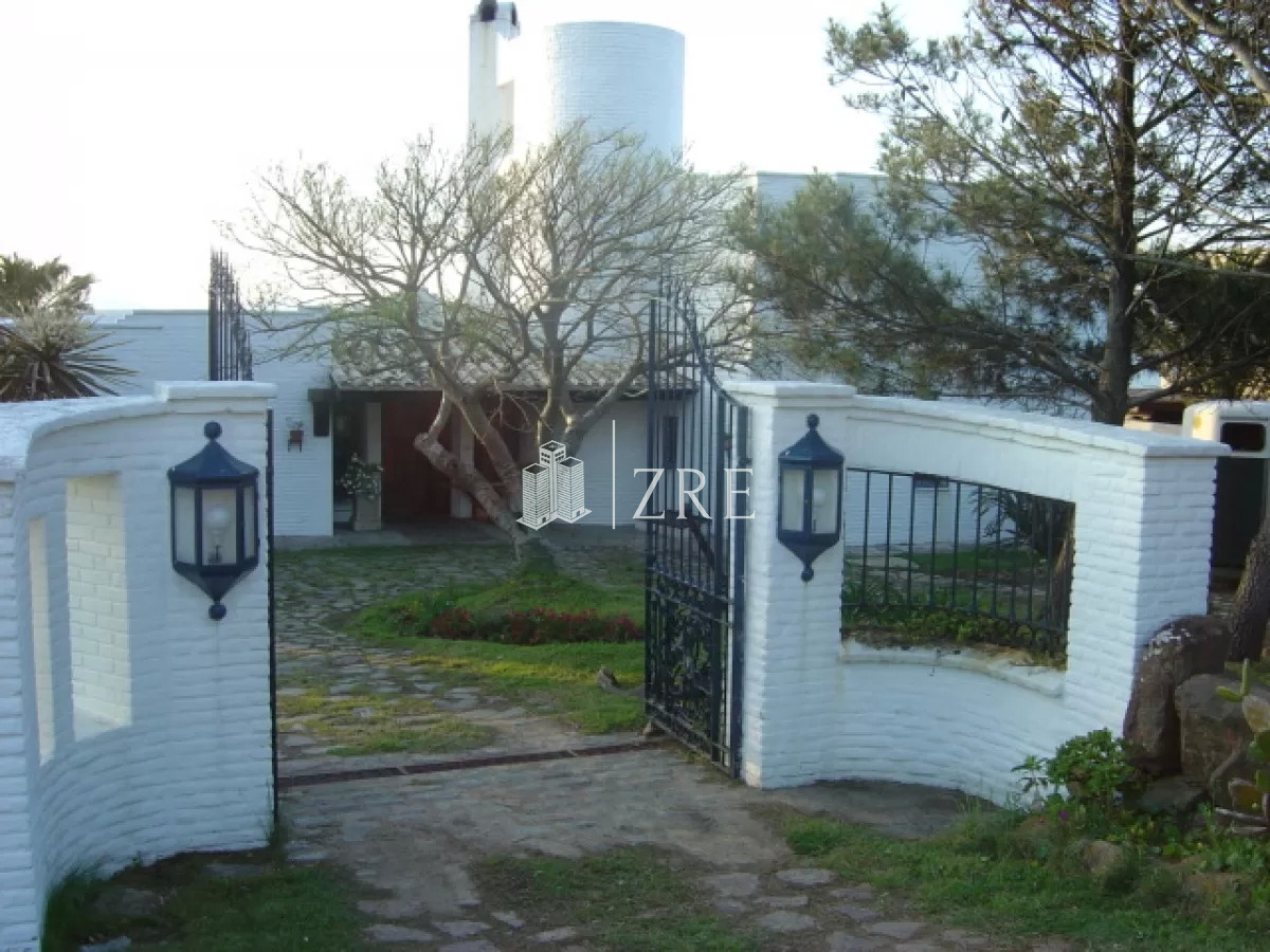 Casa ID.69 - Alquiler temporada gran casa en Punta Ballena en primera linea. 5 dormitorios