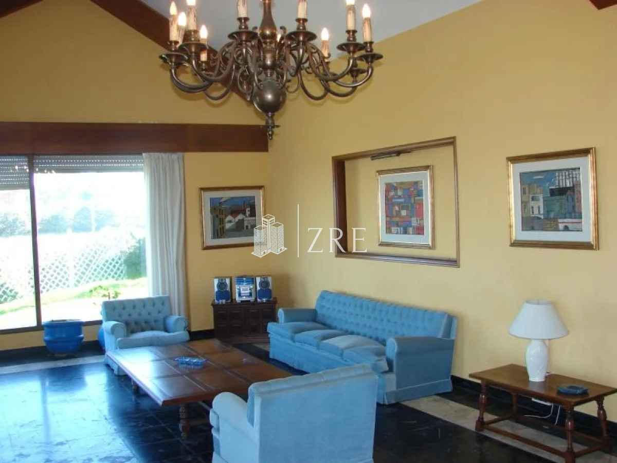 Casa ID.213 - Venta casa 5 dormitorios primera linea playa mansa Punta del Este 