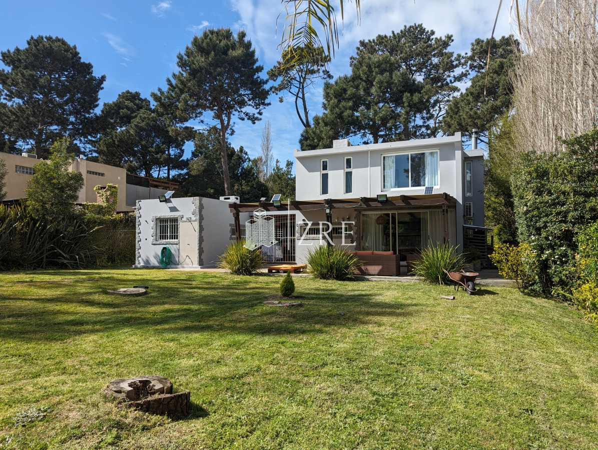 Casa ID.720 - Venta y alquiler espectacular casa en Parque Burnett, Maldonado