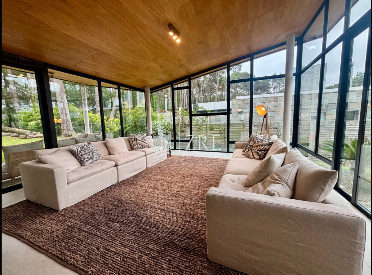 Casa ID.1353 - Casa moderna. 4 dormitorios. excelente estado 