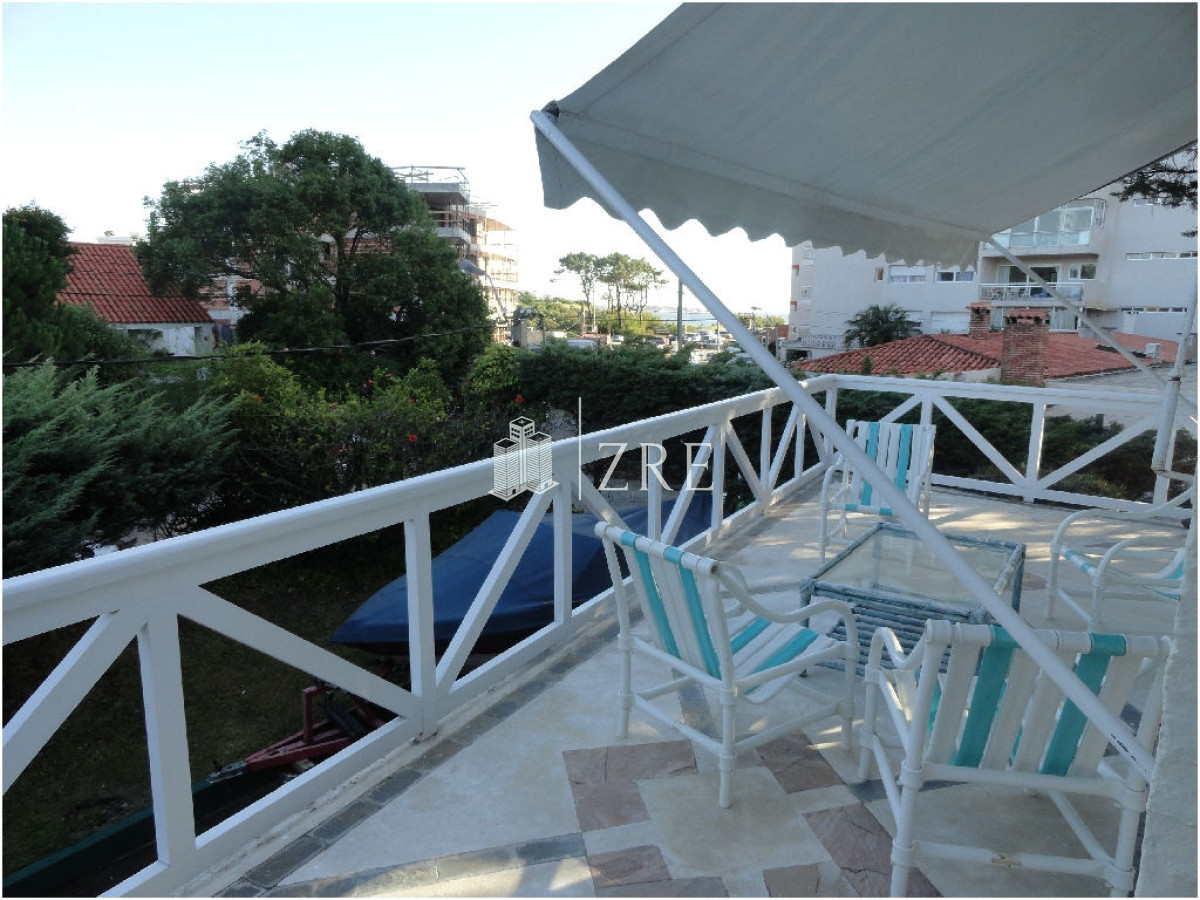 Casa ID.397 - Venta y alquiler Casa en Zona de playa mansa, a 50 ms del mar. Punta del Este. 