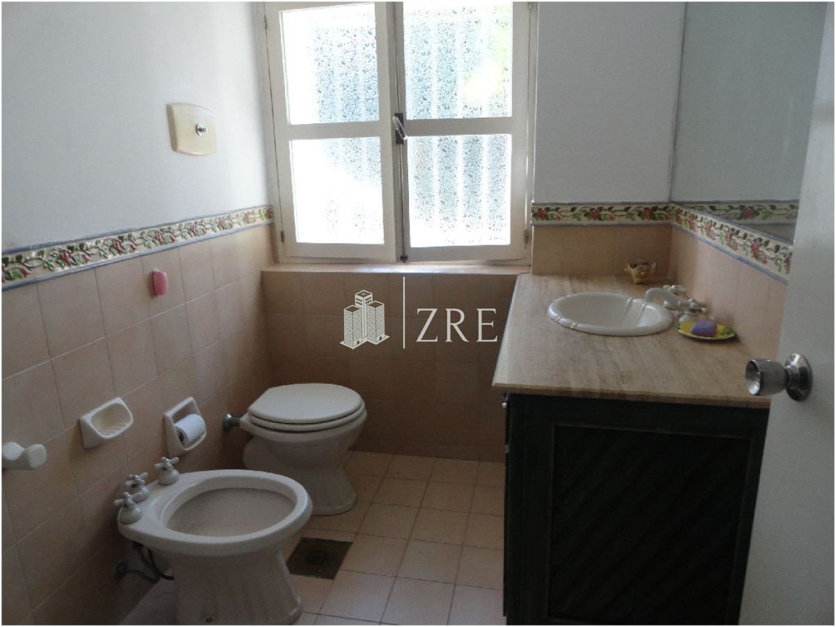 Casa ID.397 - Venta y alquiler Casa en Zona de playa mansa, a 50 ms del mar. Punta del Este. 