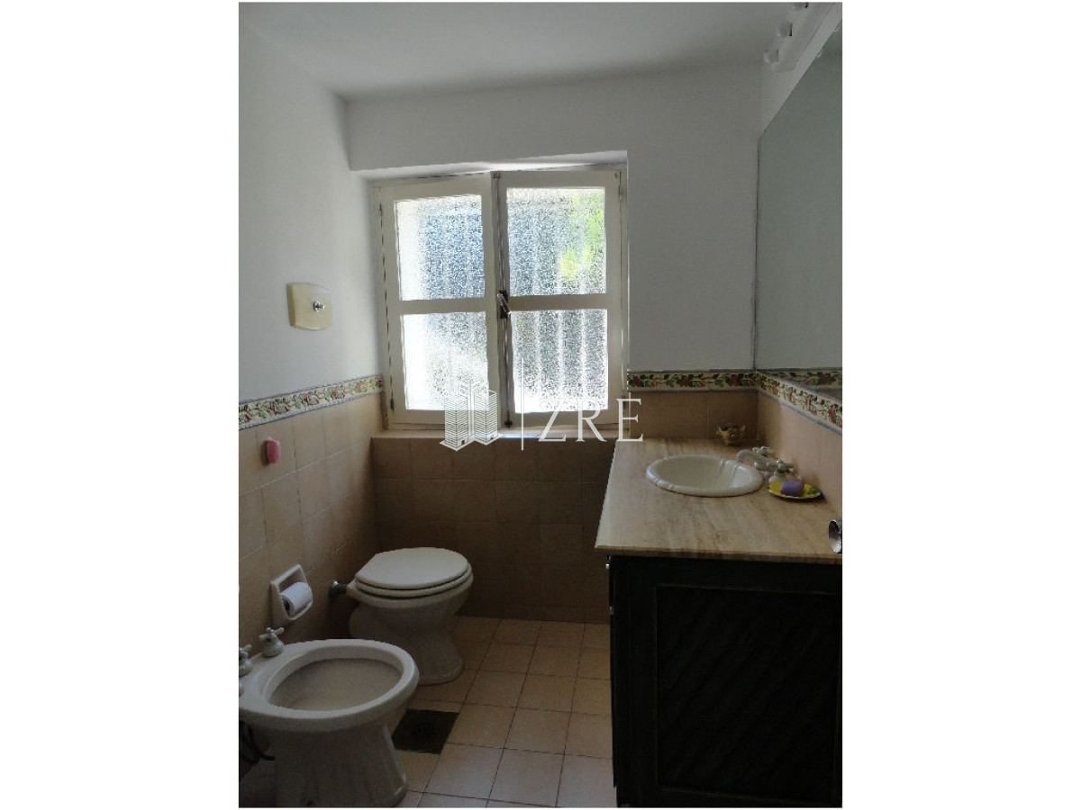 Casa ID.397 - Venta y alquiler Casa en Zona de playa mansa, a 50 ms del mar. Punta del Este. 