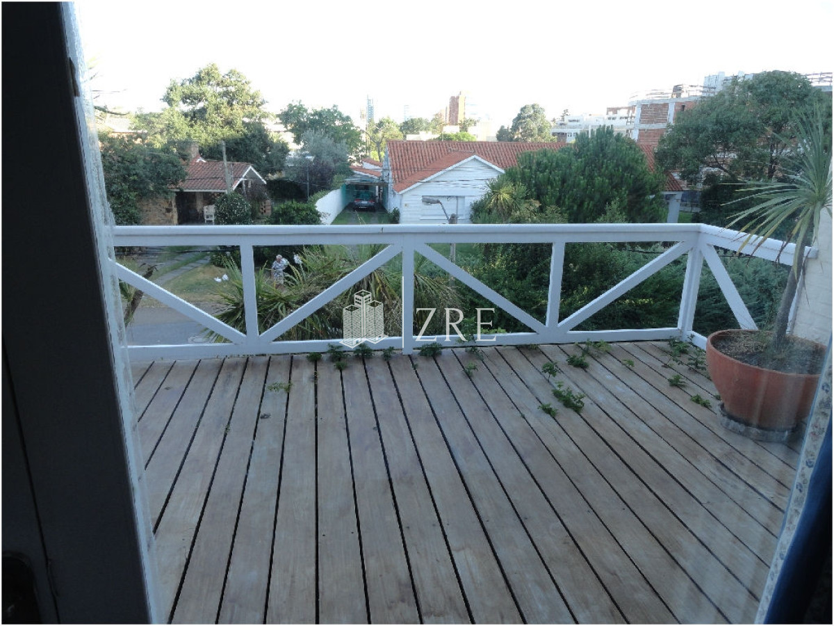Casa ID.397 - Venta y alquiler Casa en Zona de playa mansa, a 50 ms del mar. Punta del Este. 