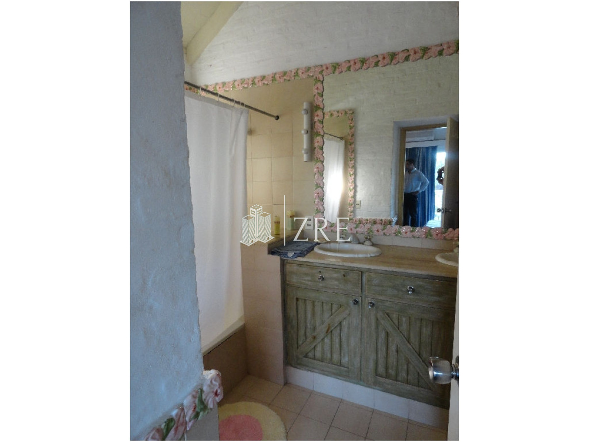 Casa ID.397 - Venta y alquiler Casa en Zona de playa mansa, a 50 ms del mar. Punta del Este. 