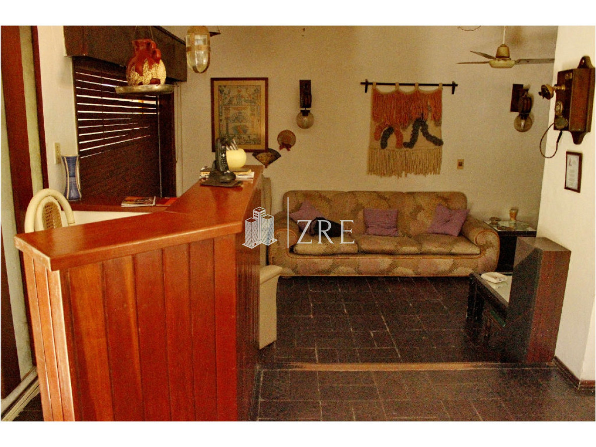 Casa ID.398 - Venta casa 5 dormitorios con piscina, primeras paradas playa mansa a 300 m del mar, Punta del Este.