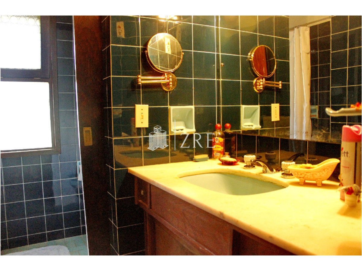 Casa ID.398 - Venta casa 5 dormitorios con piscina, primeras paradas playa mansa a 300 m del mar, Punta del Este.