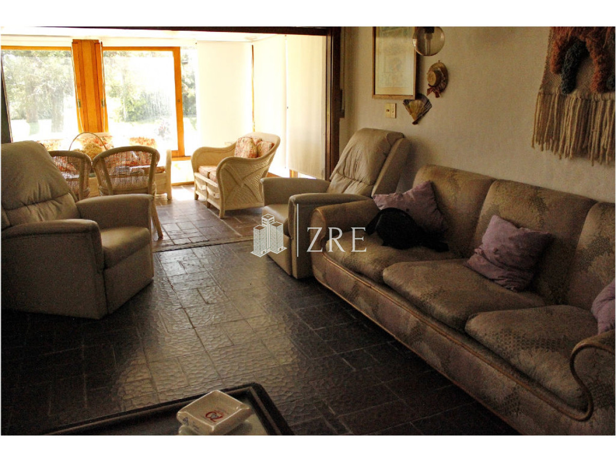 Casa ID.398 - Venta casa 5 dormitorios con piscina, primeras paradas playa mansa a 300 m del mar, Punta del Este.