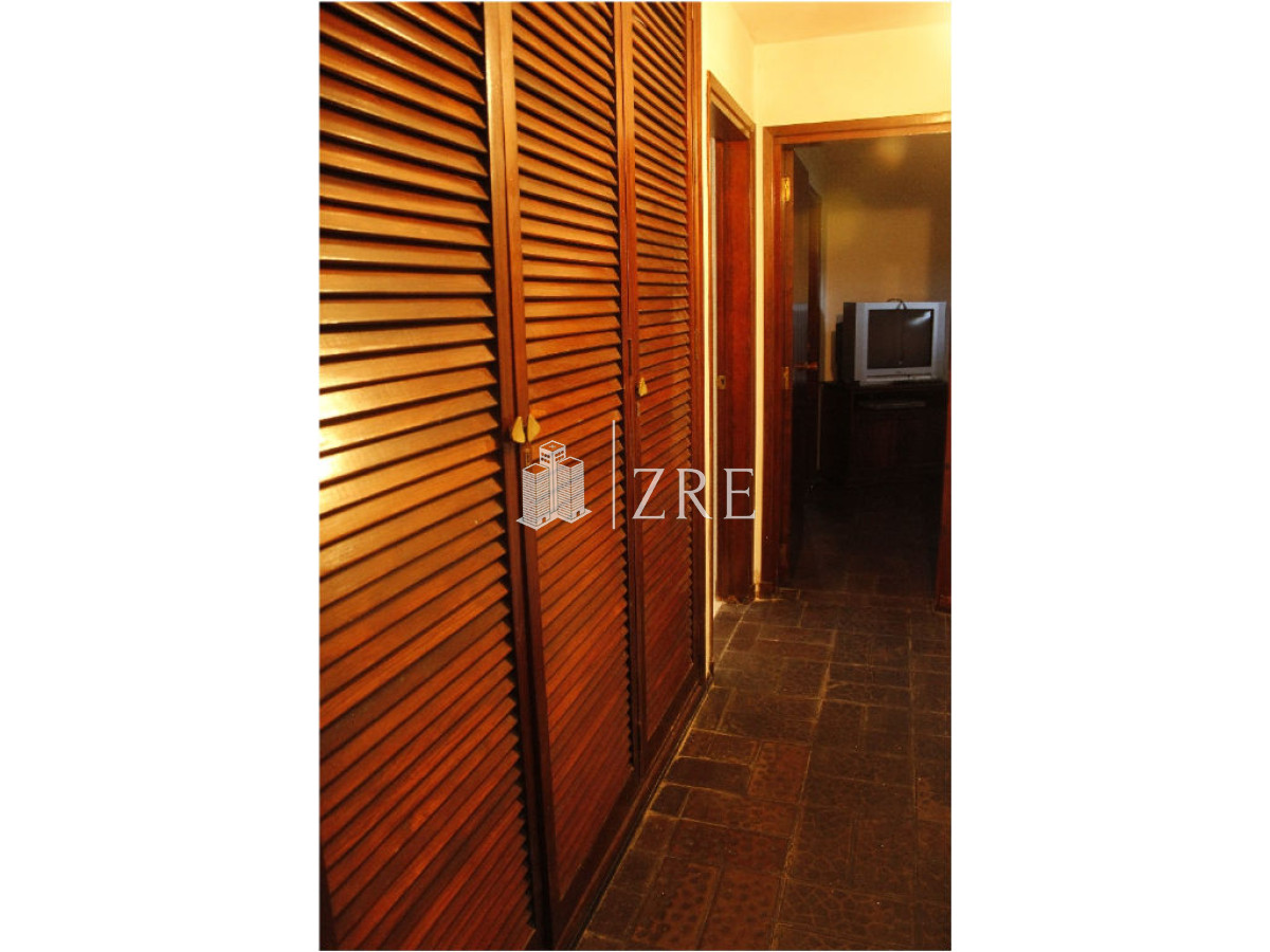 Casa ID.398 - Venta casa 5 dormitorios con piscina, primeras paradas playa mansa a 300 m del mar, Punta del Este.