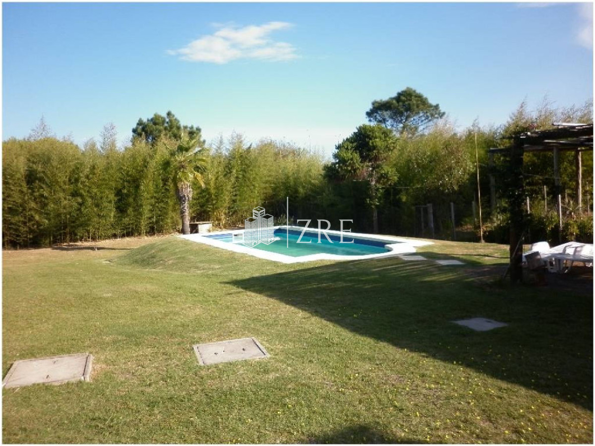 Casa ID.399 - CASA EN VENTA Y ALQUILER!!!    Ubicado en pinares a solo 100m del mar