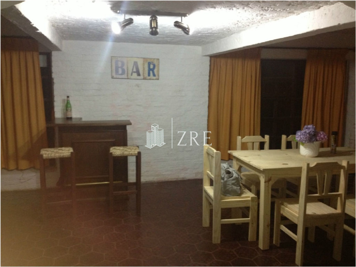 Casa ID.399 - CASA EN VENTA Y ALQUILER!!!    Ubicado en pinares a solo 100m del mar