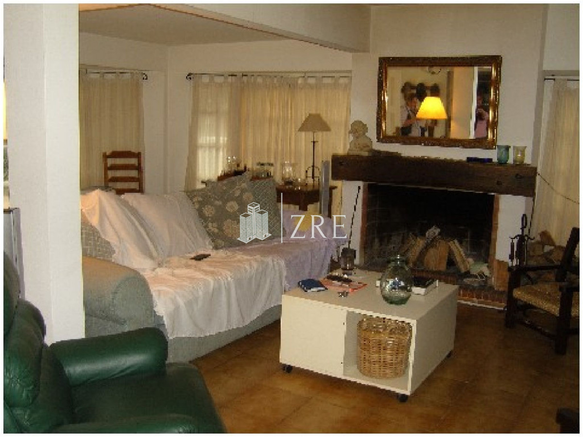 Casa ID.405 - Venta casa a dos cuadras del mar, Playa mansa - Punta del Este.