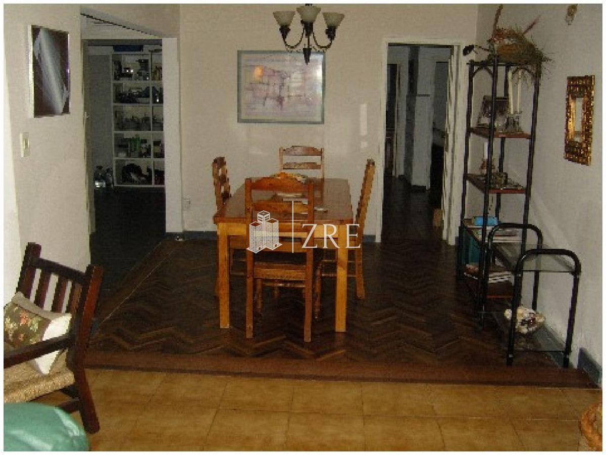 Casa ID.405 - Venta casa a dos cuadras del mar, Playa mansa - Punta del Este.