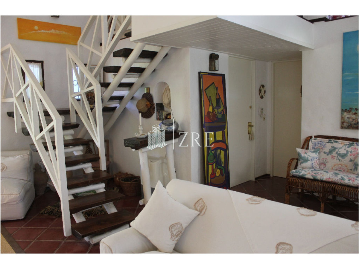 Casa ID.393 - Venta y alquiler Casa en excelente zona, distribuida en dos plantas. 