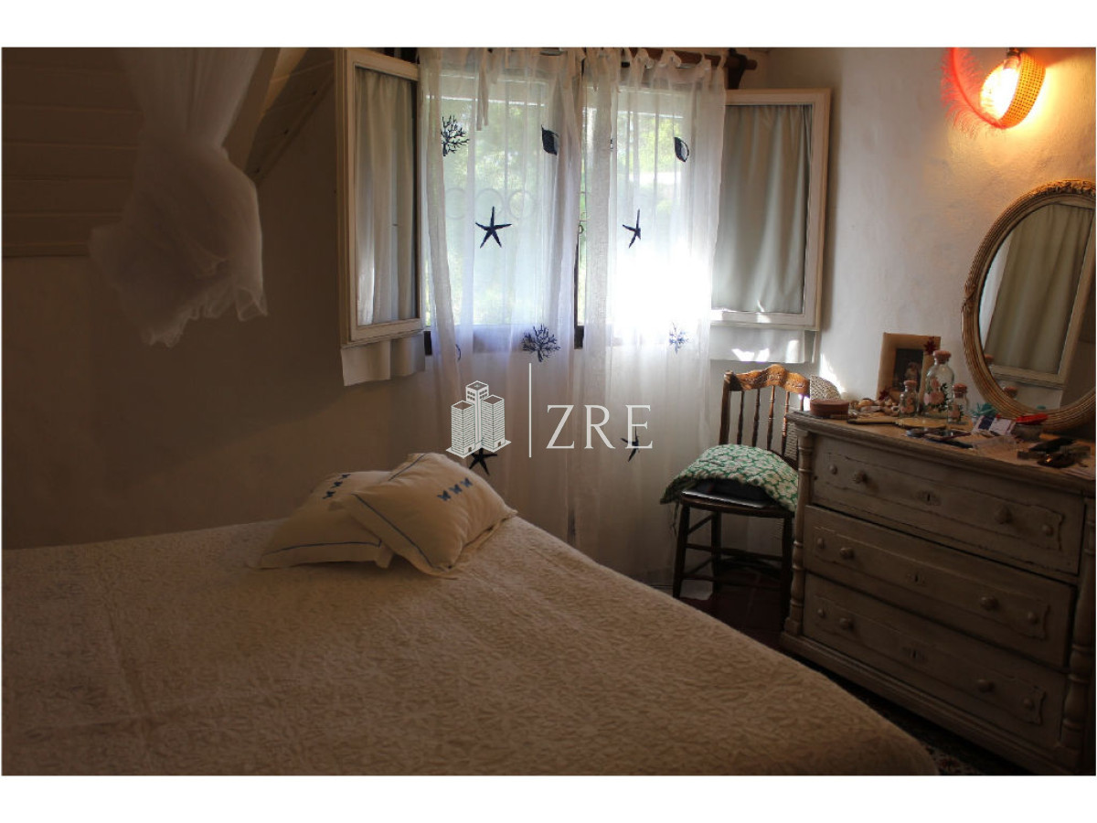 Casa ID.393 - Venta y alquiler Casa en excelente zona, distribuida en dos plantas. 
