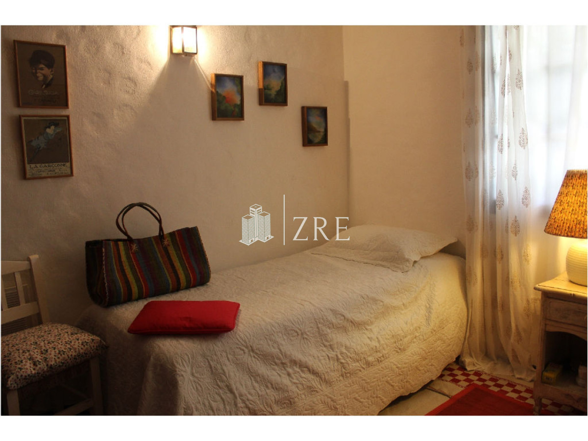 Casa ID.393 - Venta y alquiler Casa en excelente zona, distribuida en dos plantas. 