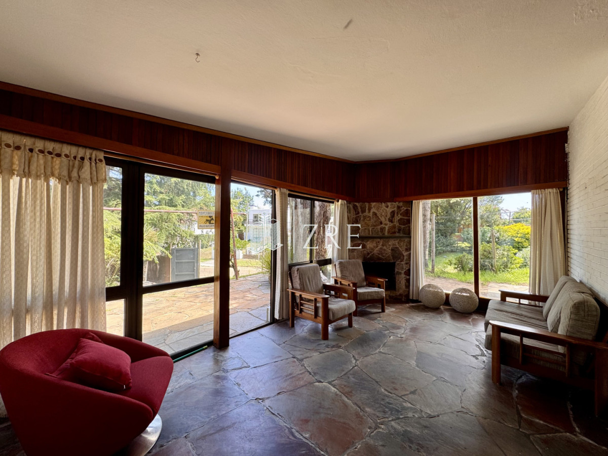 Casa ID.1350 - Venta casa 7 dormitorios, Cantegril, Punta del Este
