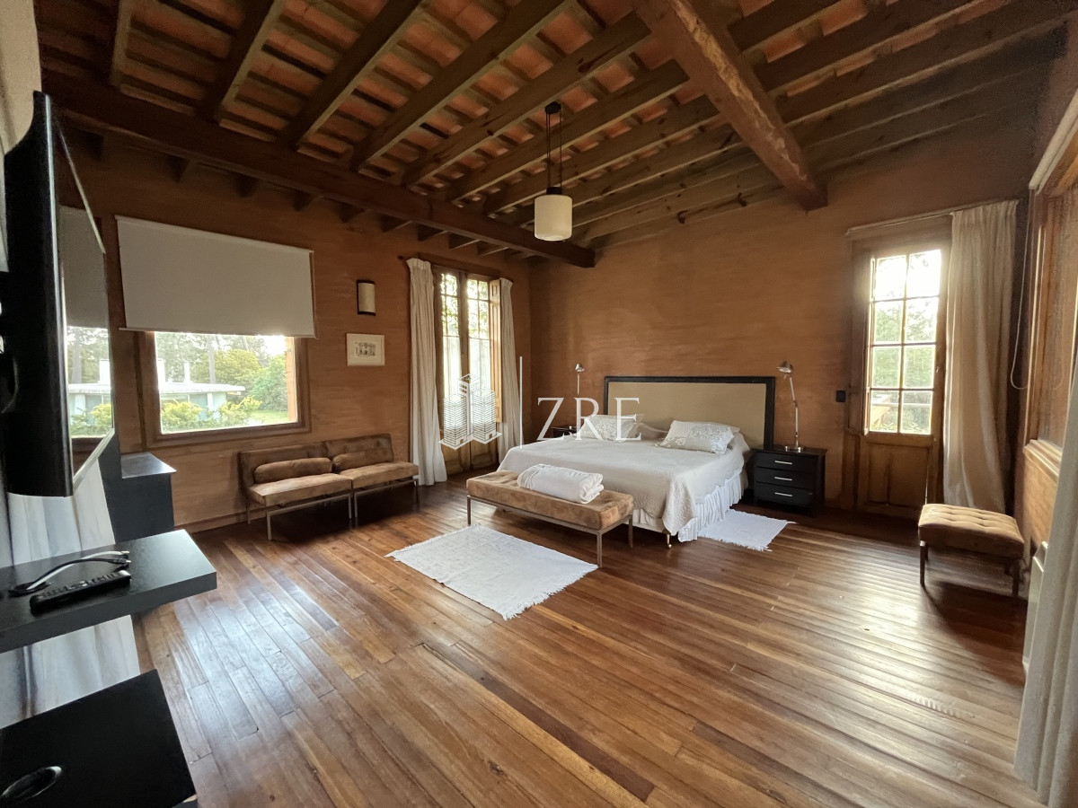 Casa ID.793 - Venta casa en  Barrio Privado La Arbolada Cinco Dormitorios Pisicina