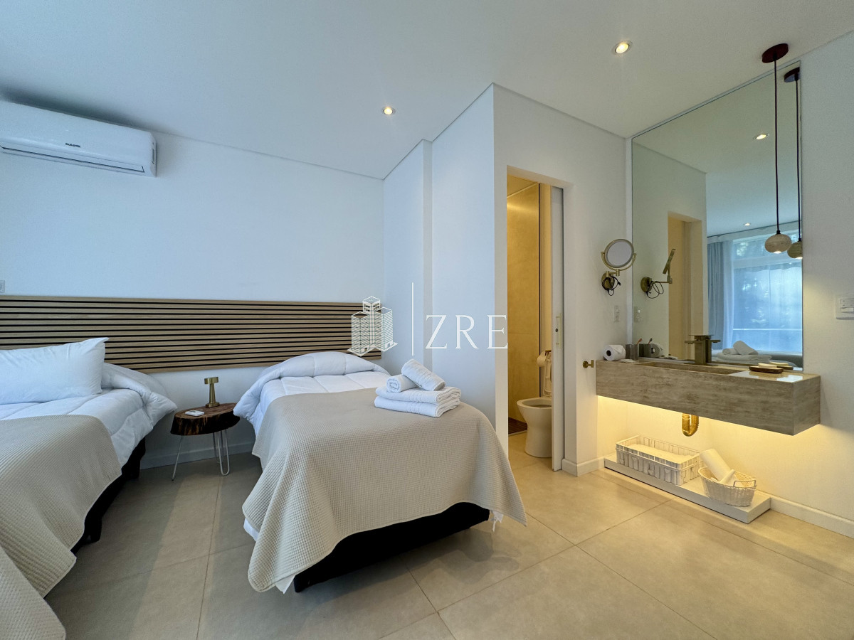 Casa ID.555 - Venta de casa 4 dormitorios en Green Park, Punta Ballena.