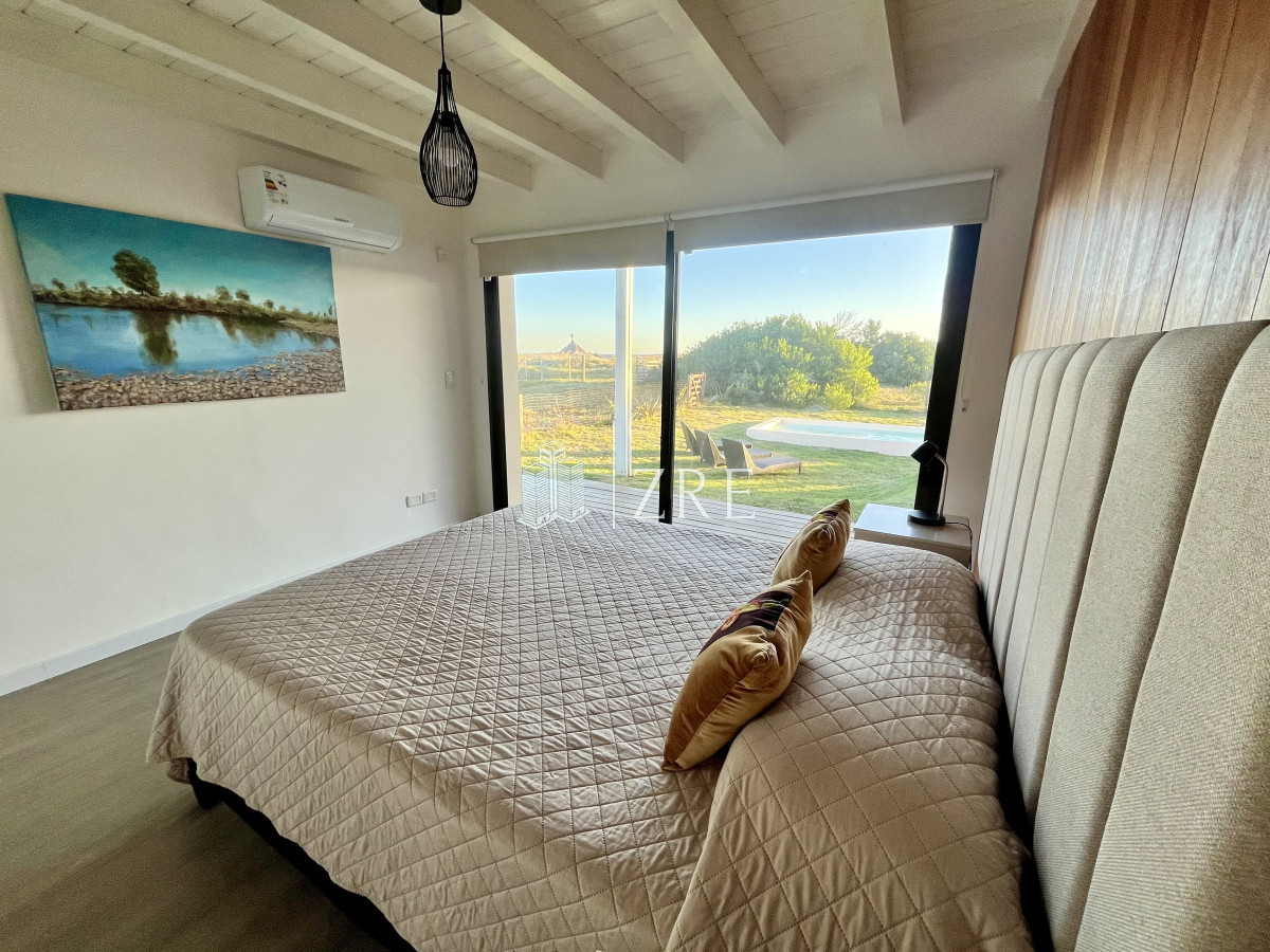 Casa ID.592 - Venta casa frente al mar con piscina 