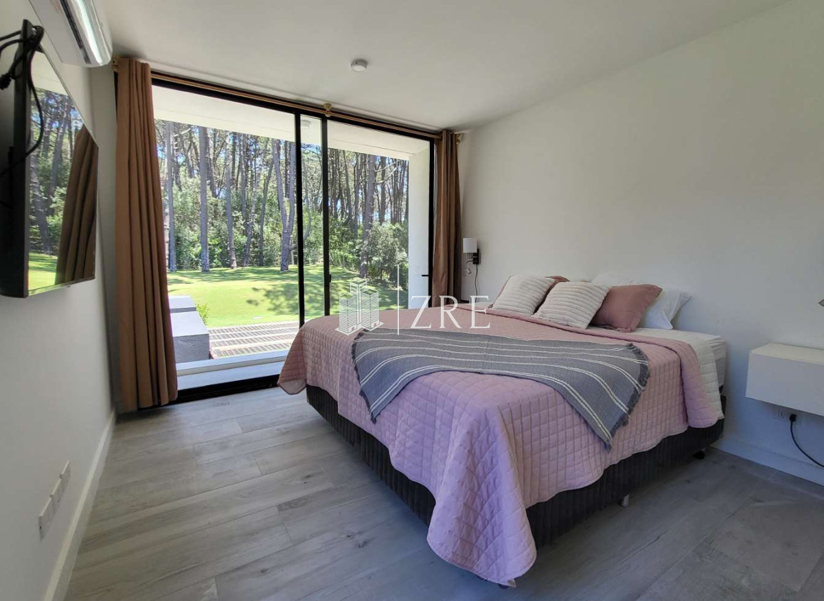 Casa ID.708 - Venta casa 4 dormitorios. Playa Brava, Punta del Este 