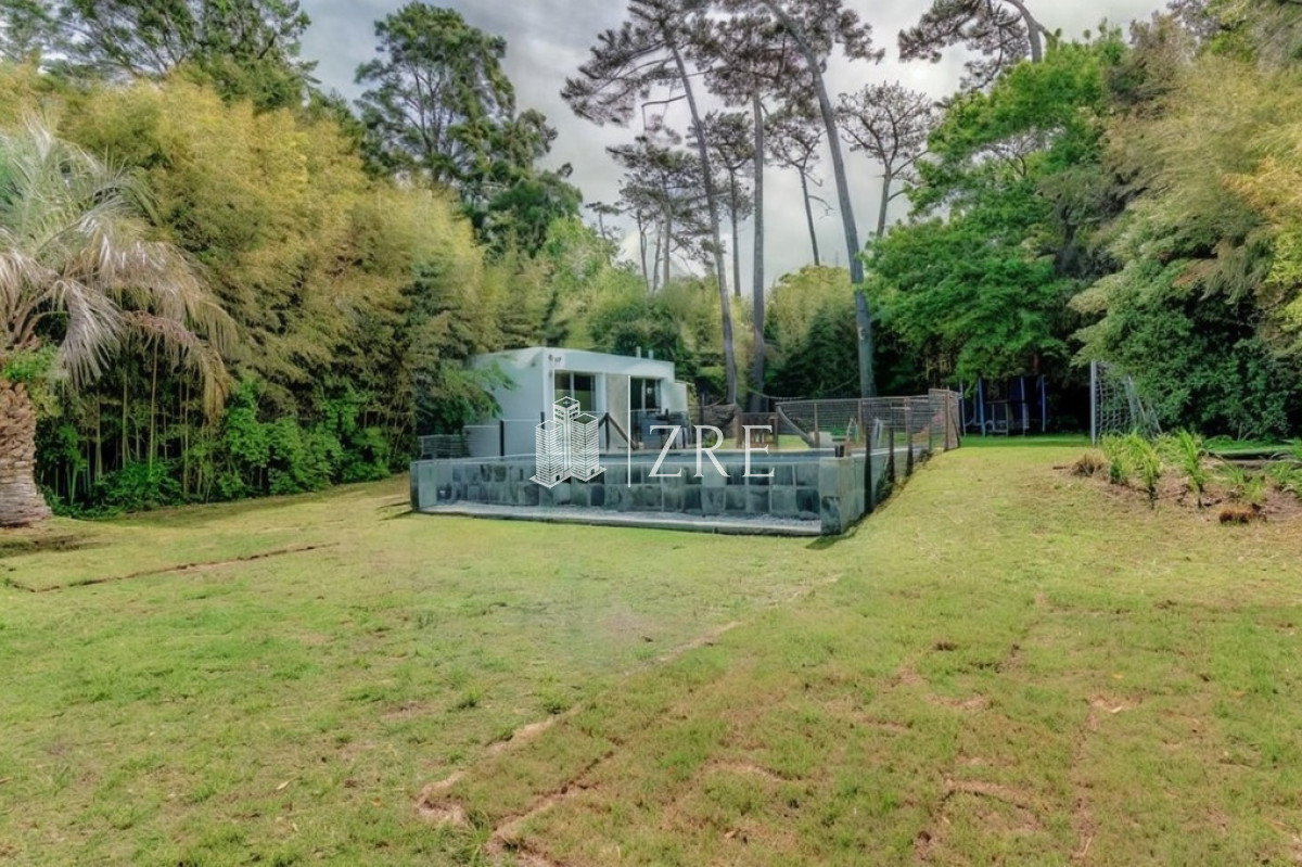 Casa ID.919 - Venta y alquiler casa 5 dormitorios. Playa brava, Punta del Este.