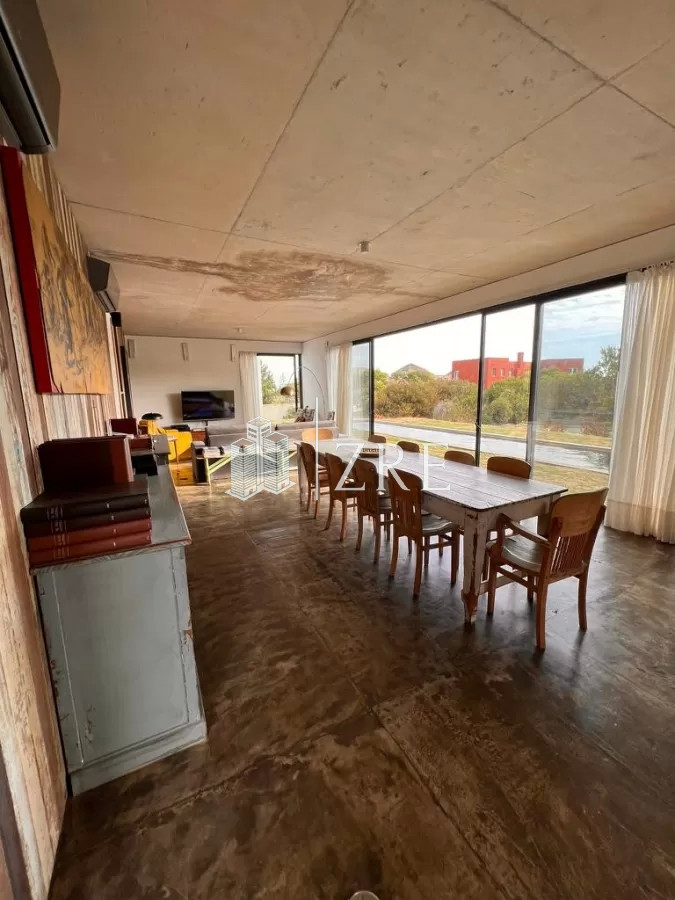 Casa ID.945 - Venta casa 5 dormitorios Punta Piedras, Manantiales