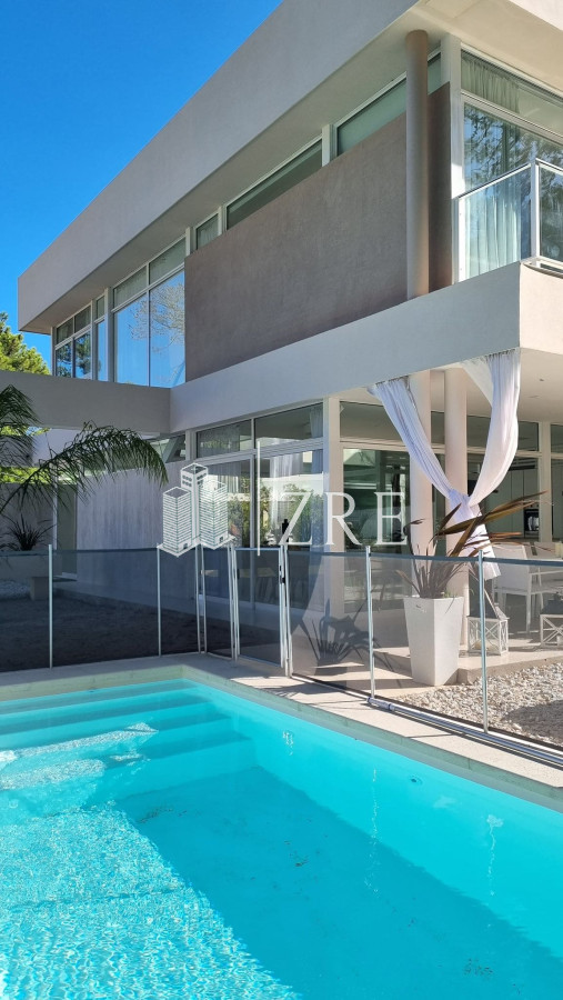 Casa ID.765 - Venta de casa 4 dormitorios