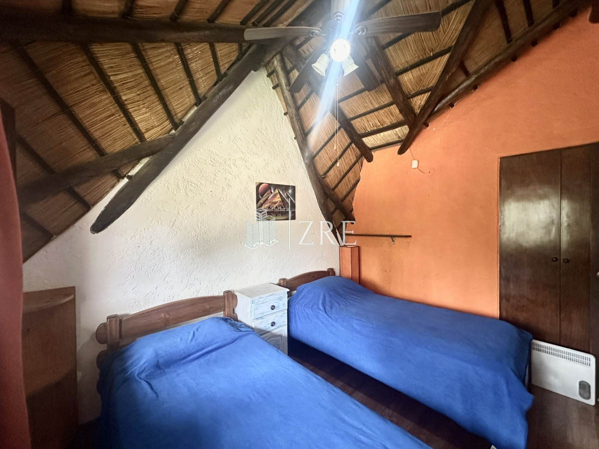 Casa ID.797 - Venta Casa Quincho - 4 Dormitorios + Pileta 