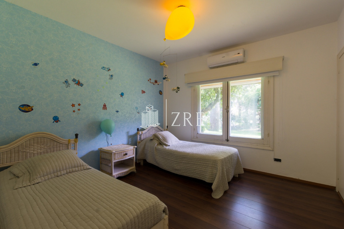 Casa ID.508 - Venta residencia en Playa Mansa Punta del Este