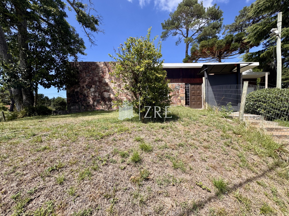 Casa ID.1350 - Venta casa 7 dormitorios, Cantegril, Punta del Este