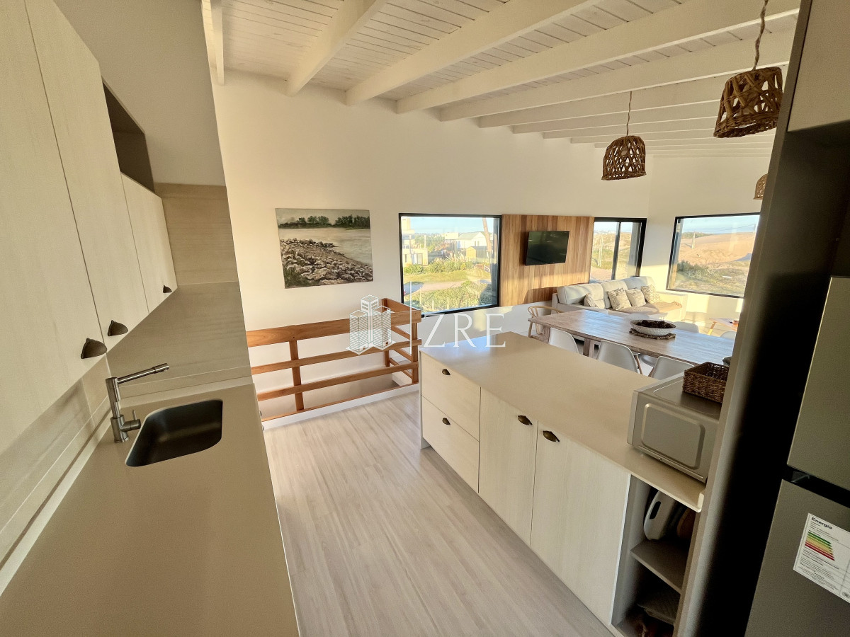 Casa ID.592 - Venta casa frente al mar con piscina 