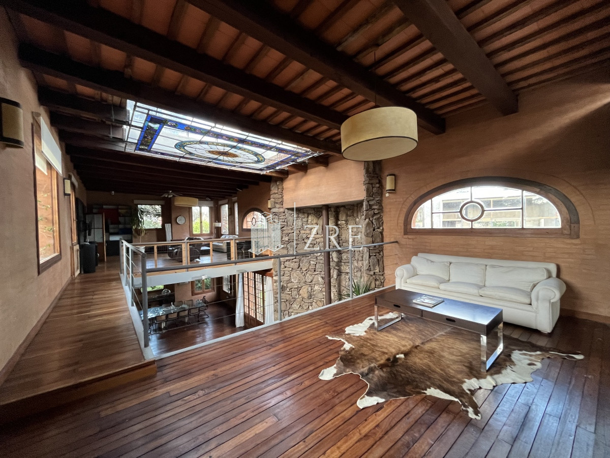 Casa ID.793 - Venta casa en  Barrio Privado La Arbolada Cinco Dormitorios Pisicina