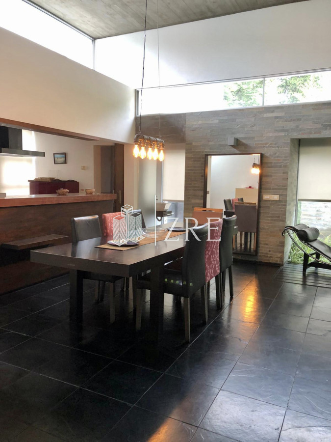 Casa ID.919 - Venta y alquiler casa 5 dormitorios. Playa brava, Punta del Este.