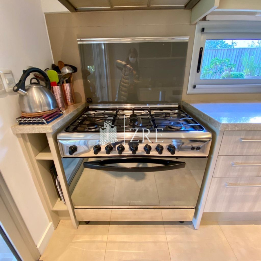 Casa ID.649 - Venta casa cuatro dormitorios. Playa Brava, Punta del este
