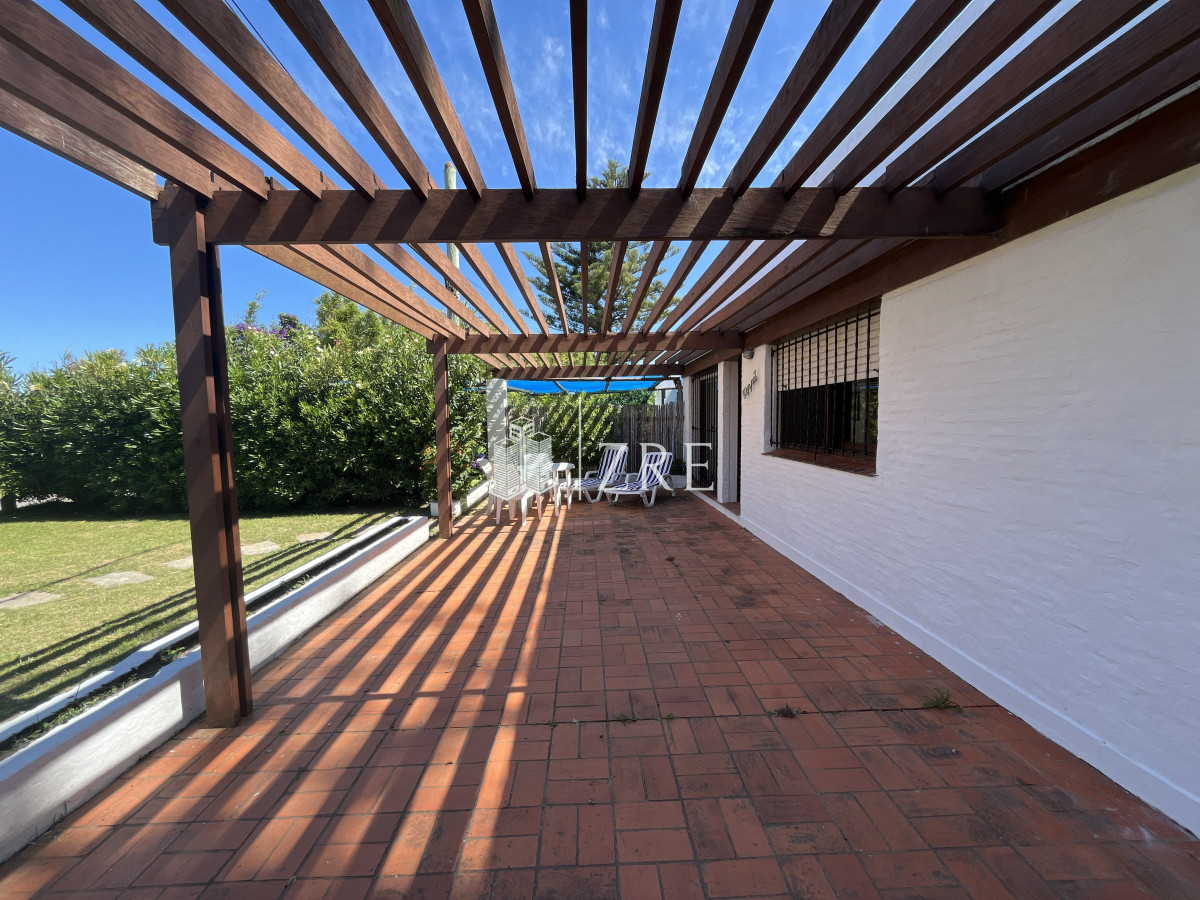 Casa ID.689 - Venta casa 3 dormitorios, La barra. Punta del Este 