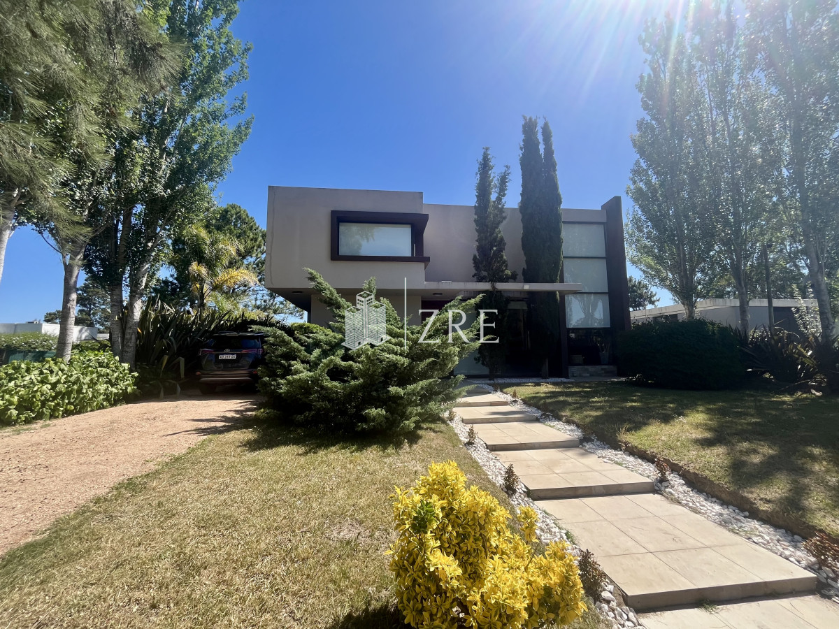 Casa ID.499 - Venta casa de dos plantas en Le Residence 