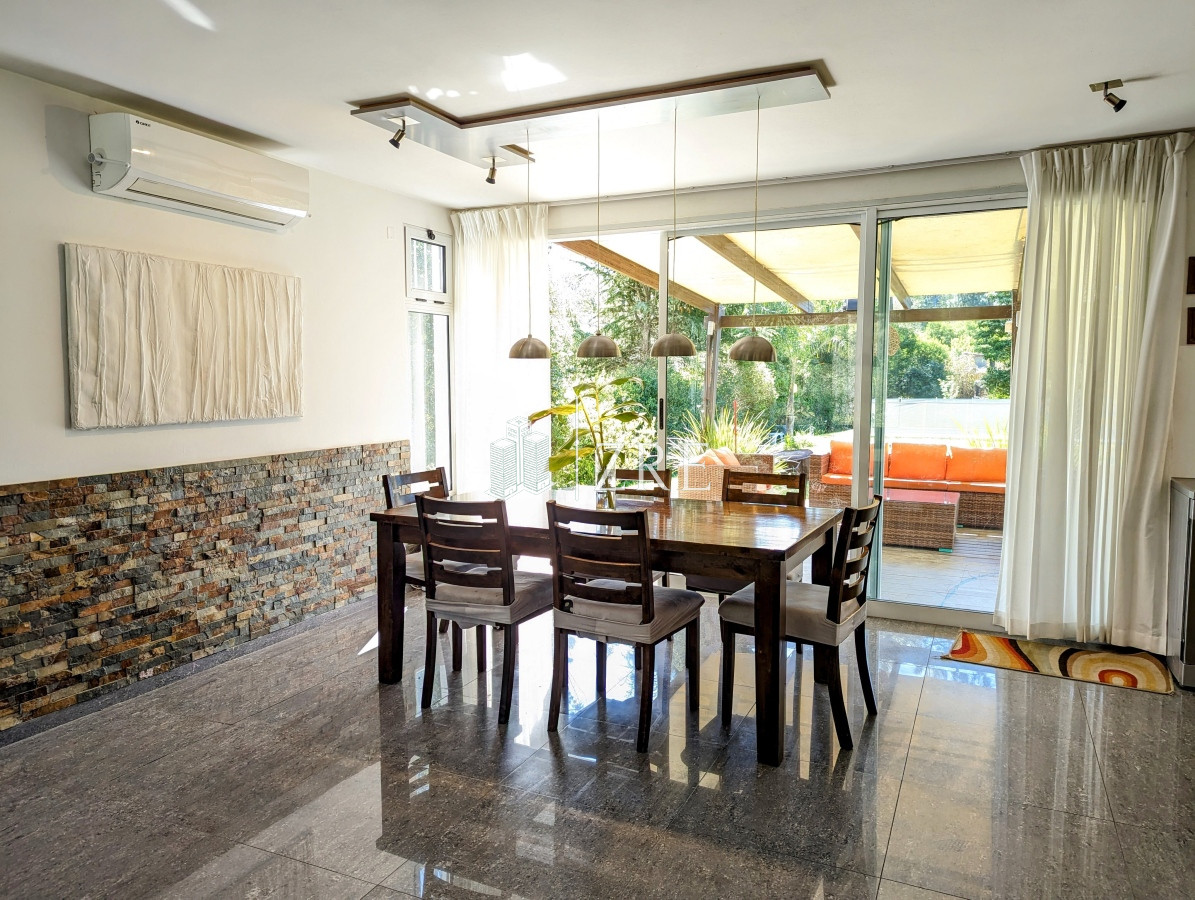 Casa ID.720 - Venta y alquiler espectacular casa en Parque Burnett, Maldonado